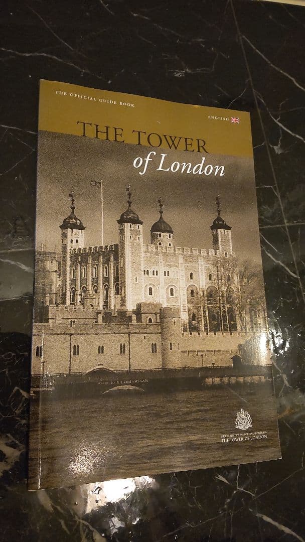 THE TOWER OF LONDON ロンドンタワー　案内本　写真集　洋書