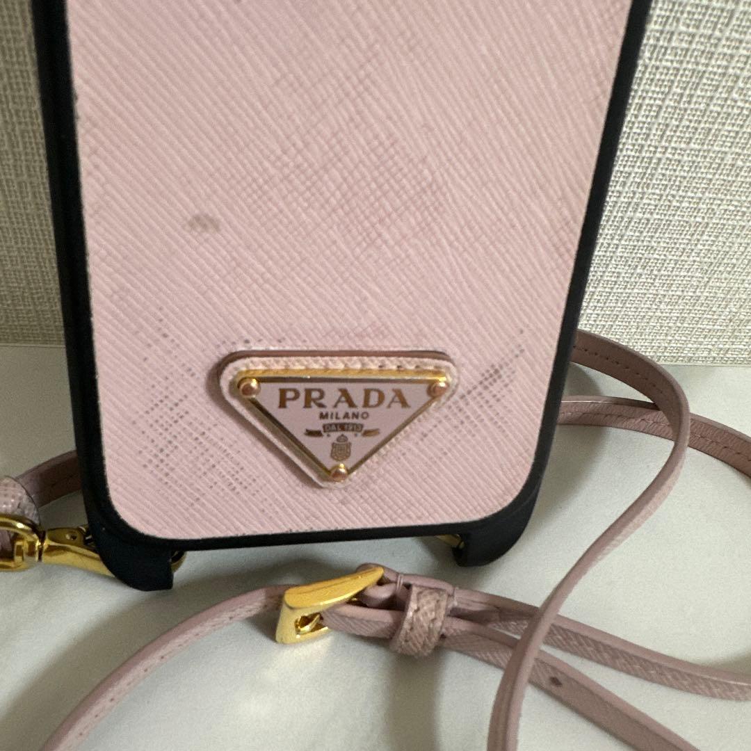 お値下げ‼️PRADA ピンクレザー iPhone15ケース ストラップ付き