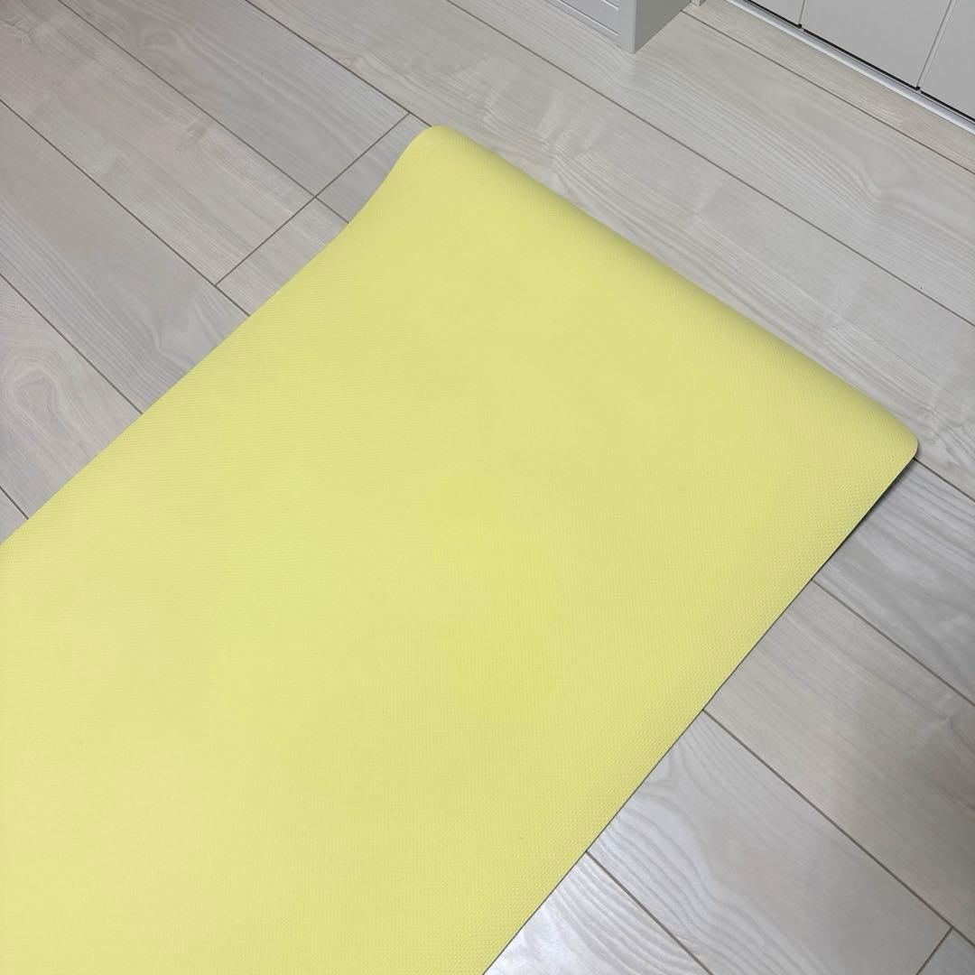 美品　Sukala リバーシブルヨガマット　4ミリ　レモンライム