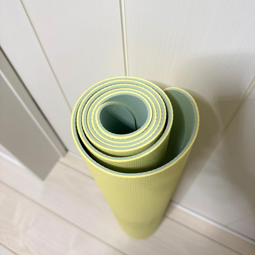 美品　Sukala リバーシブルヨガマット　4ミリ　レモンライム