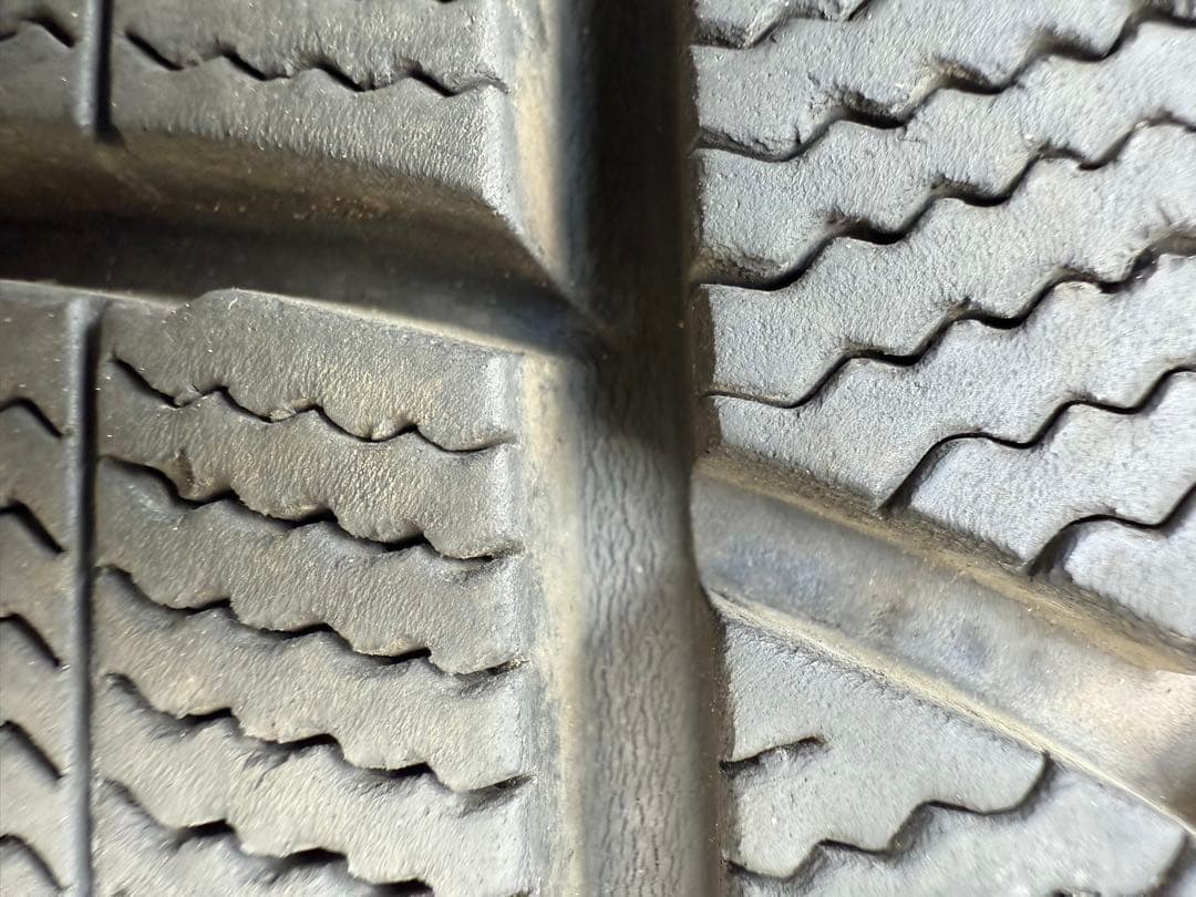 satoshiダンロップスタッドレス215／65R16 98Q深溝