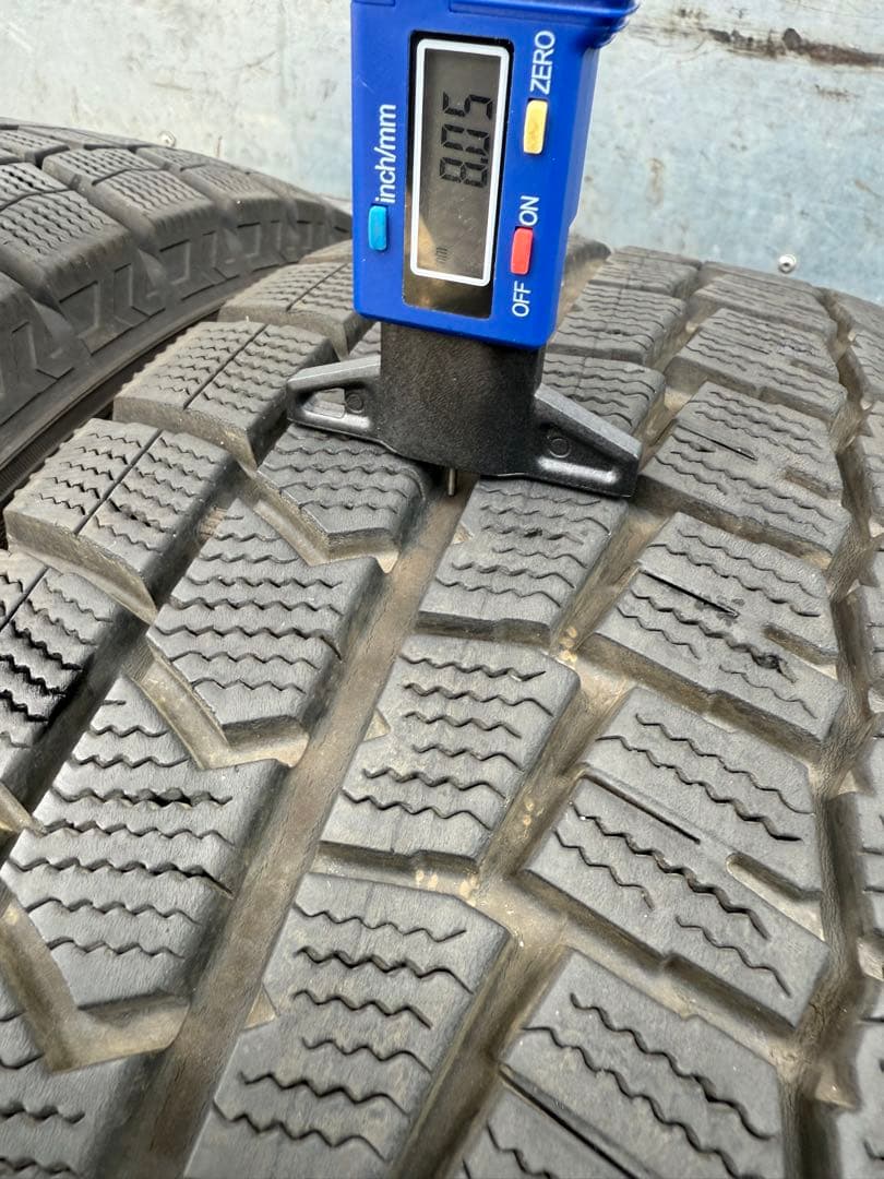satoshiダンロップスタッドレス215／65R16 98Q深溝