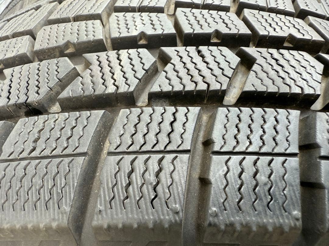 satoshiダンロップスタッドレス215／65R16 98Q深溝