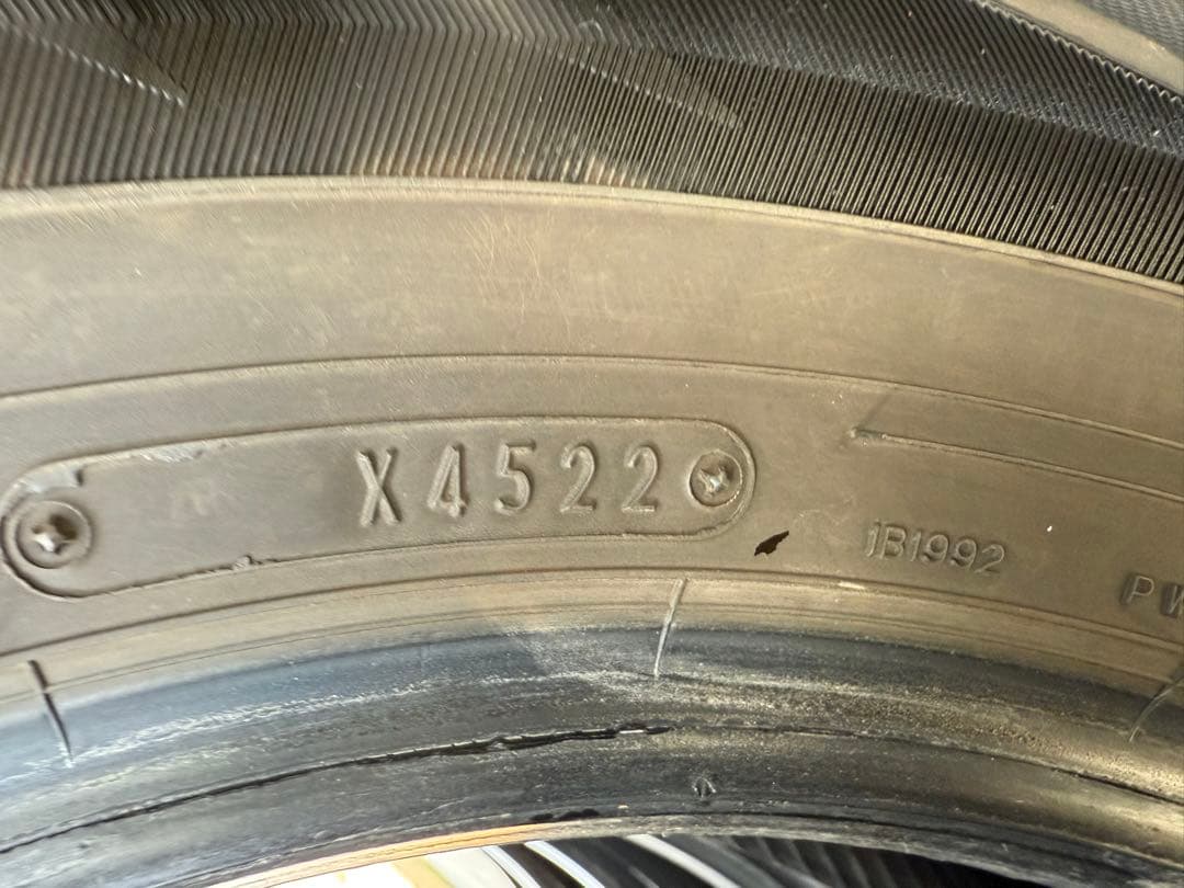 satoshiダンロップスタッドレス215／65R16 98Q深溝
