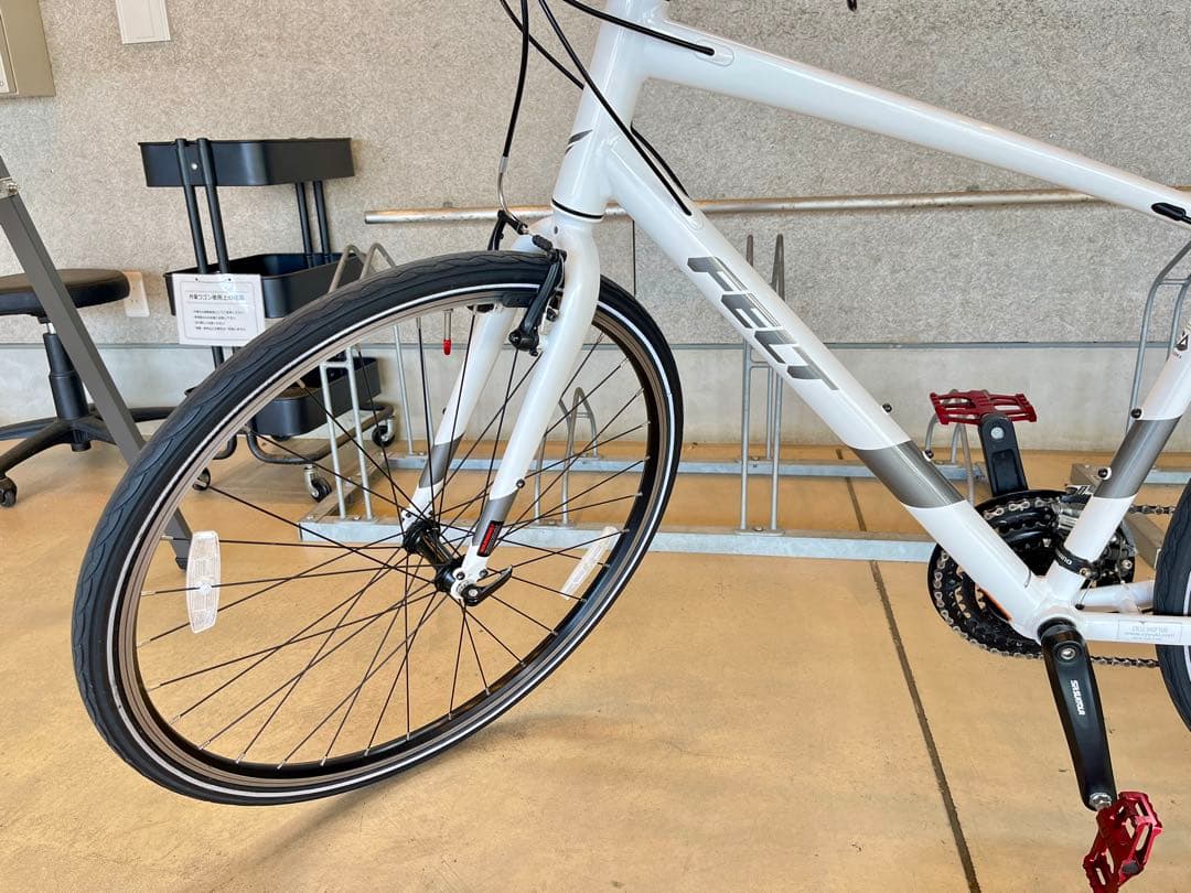 FELT VERZA SPEED 50 2023年 白クロスバイク 付属品多数