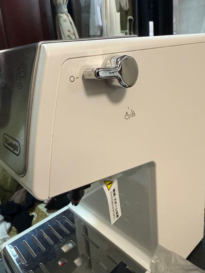 デロンギ エスプレッソマシン 白 EC220J