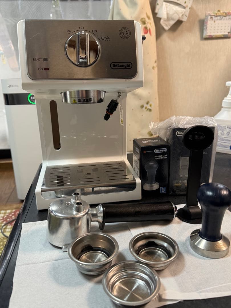 デロンギ エスプレッソマシン 白 EC220J