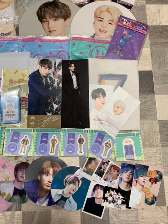 BTS グッズまとめ売り BTS トレカ プレミアムフォト BTS うちわ