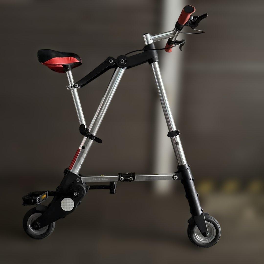 コンパクトな折りたたみ自転車 小径ホイール