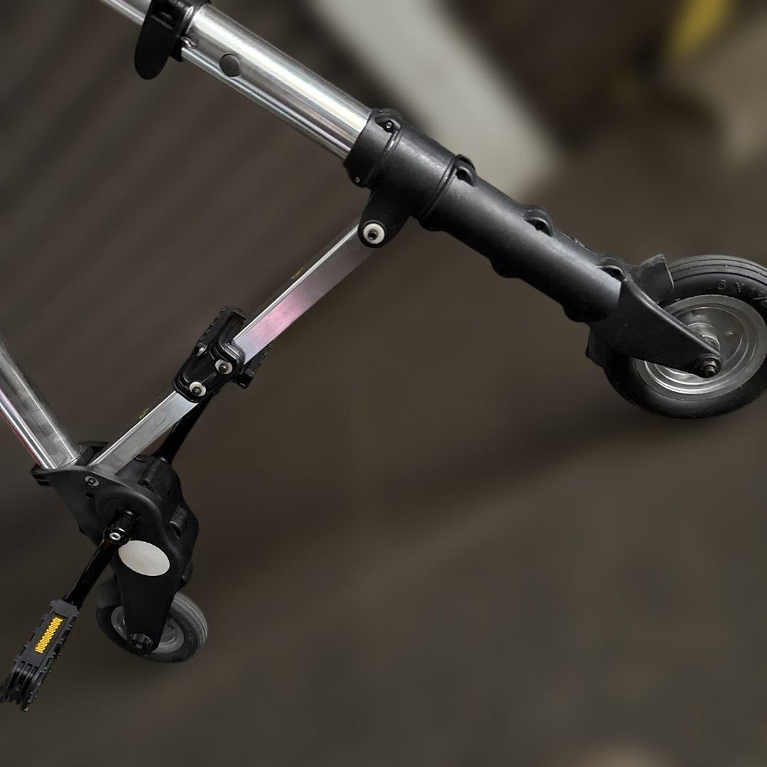 コンパクトな折りたたみ自転車 小径ホイール