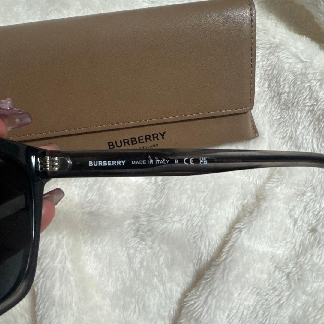 BURBERRY ブラックサングラス ケース付き