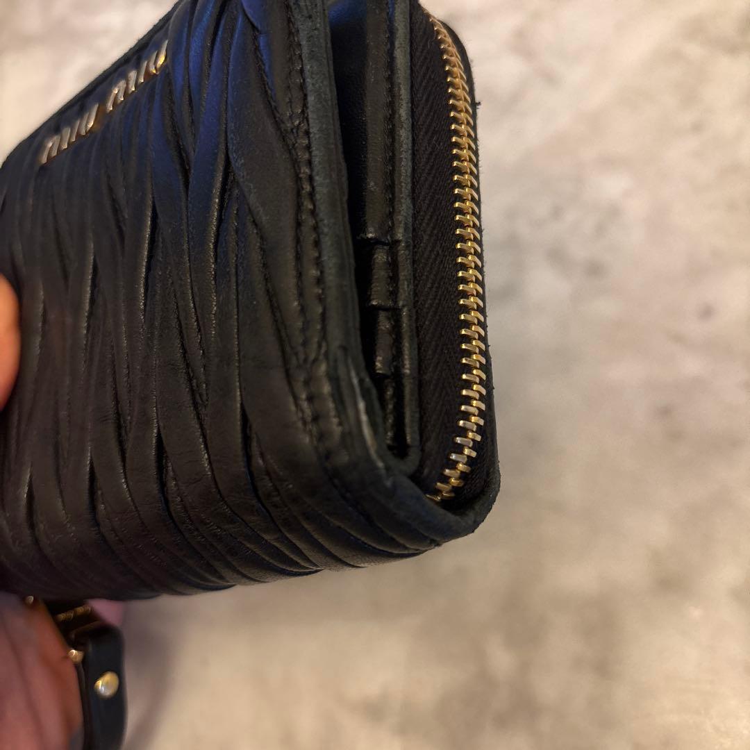 miu miu マテラッセキルティングレザー 財布 ブラック