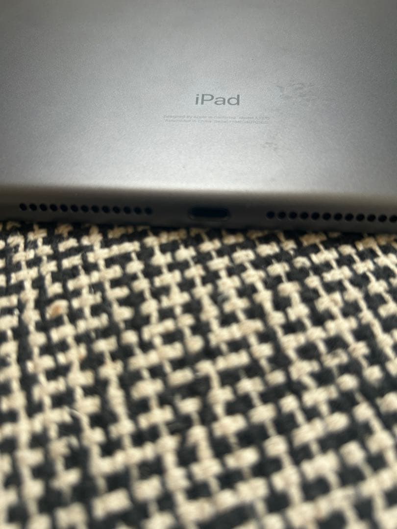 【美品】iPad 第8世代 32GB Wi-Fi 付属品あり