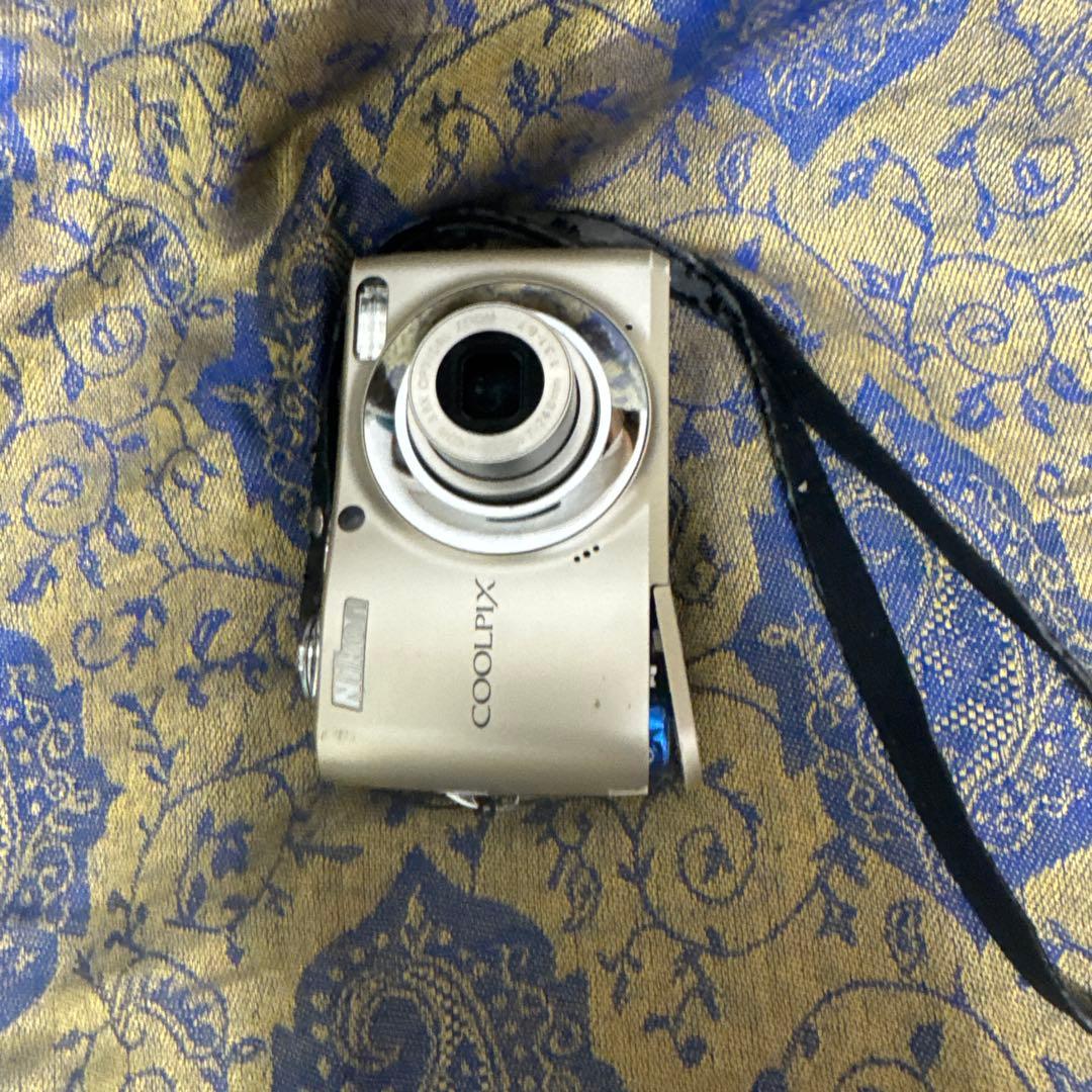 Nikon COOLPIX コンパクトデジタルカメラ.