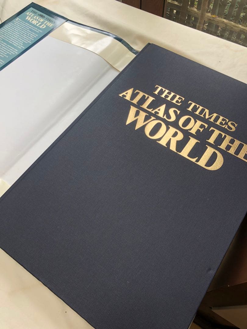 洋書世界地図【ATLAS OF THE WORLD】大判　貴重　地図マニア