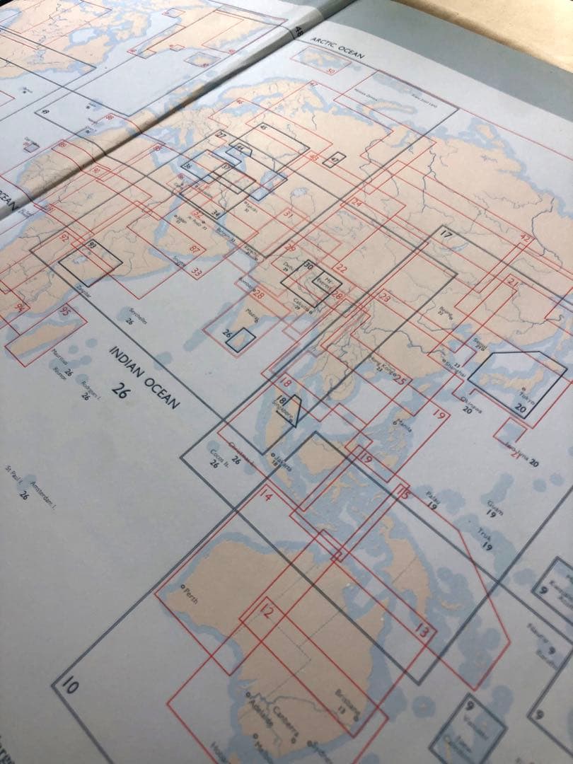 洋書世界地図【ATLAS OF THE WORLD】大判　貴重　地図マニア