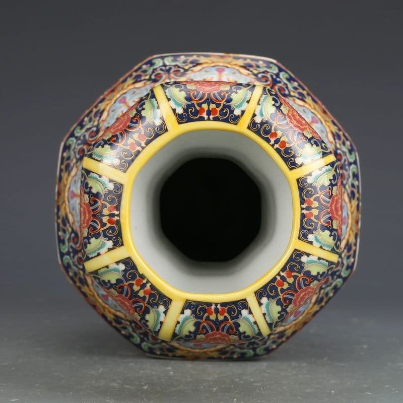 雍正琺瑯彩蒜頭瓶 景徳鎮 陶磁器 装飾品 現代工芸品 美術品 置物