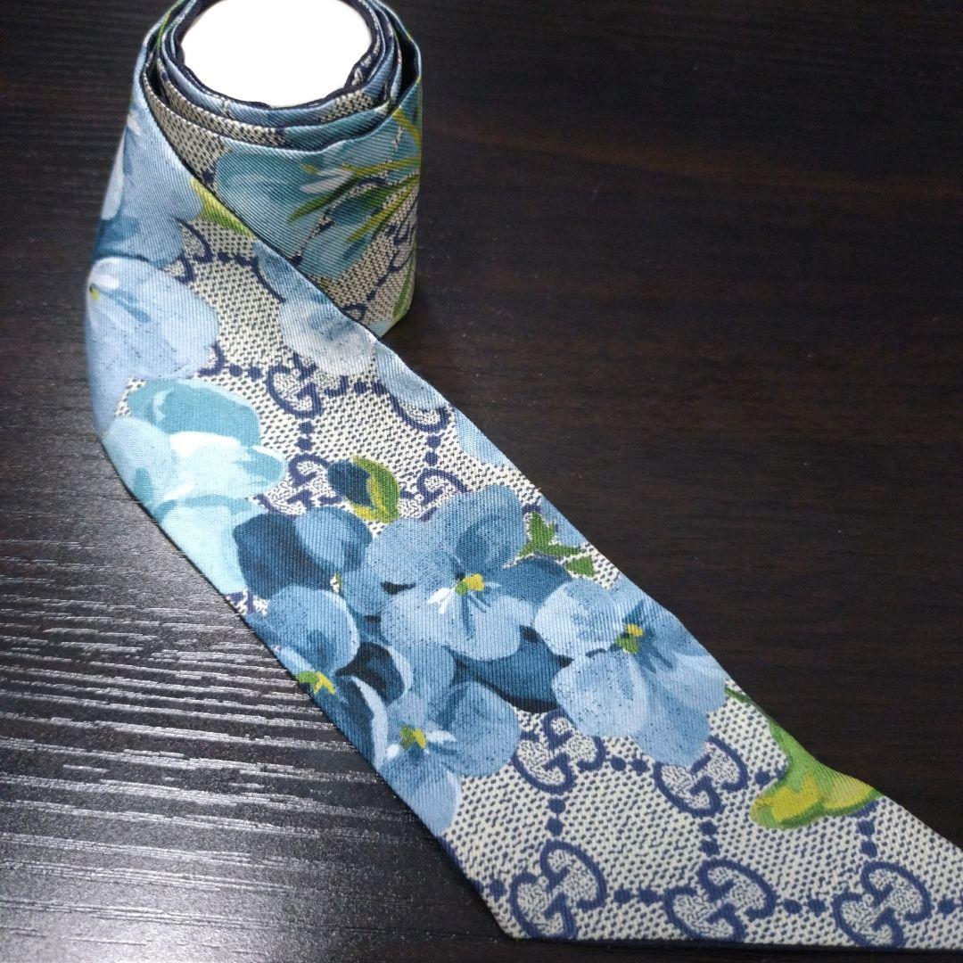 k*i様 【美品】GUCCI スカーフ GG ブルームス ネックボウ 花柄 紺色