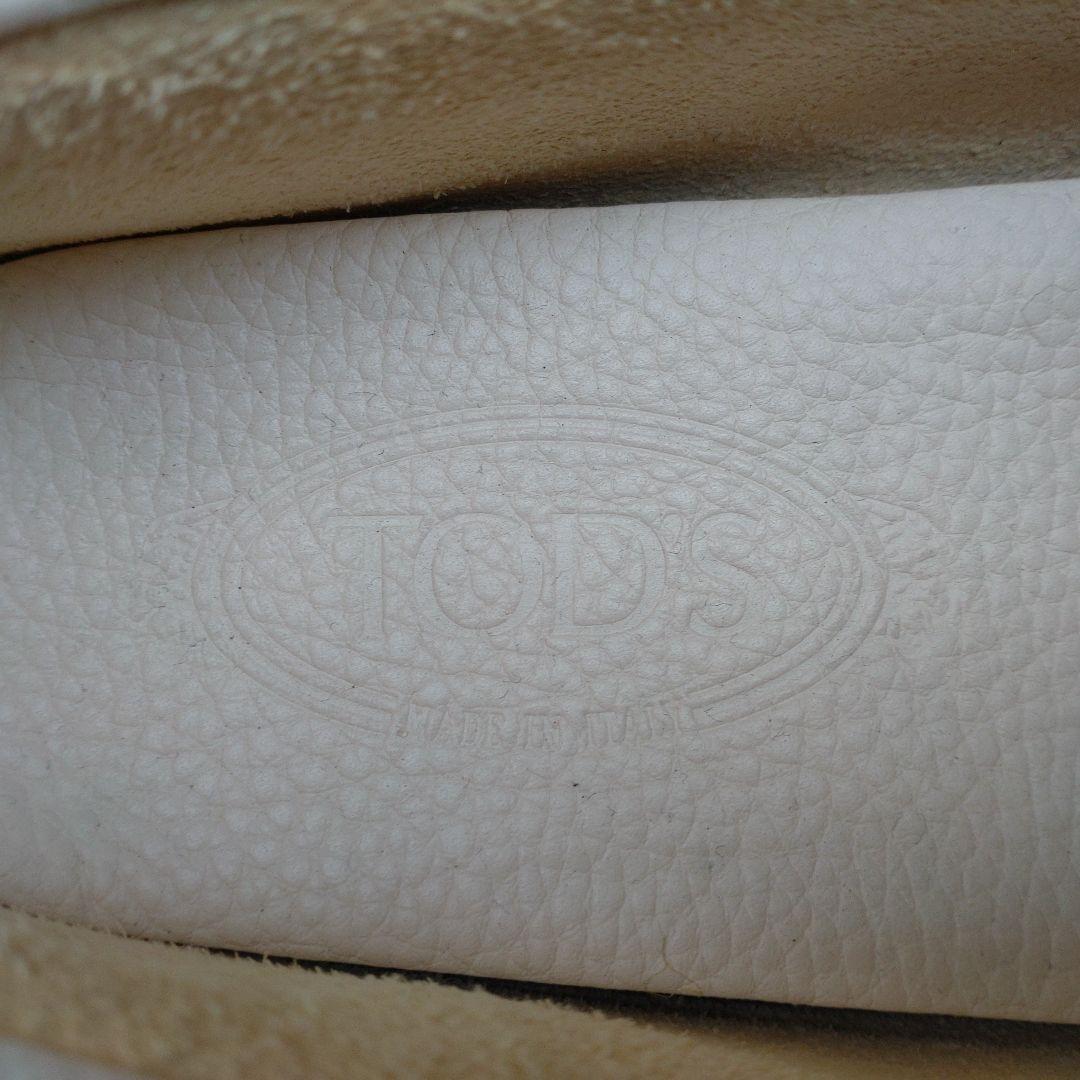 TOD'S ホワイト モカシン 6½(25.5cm)