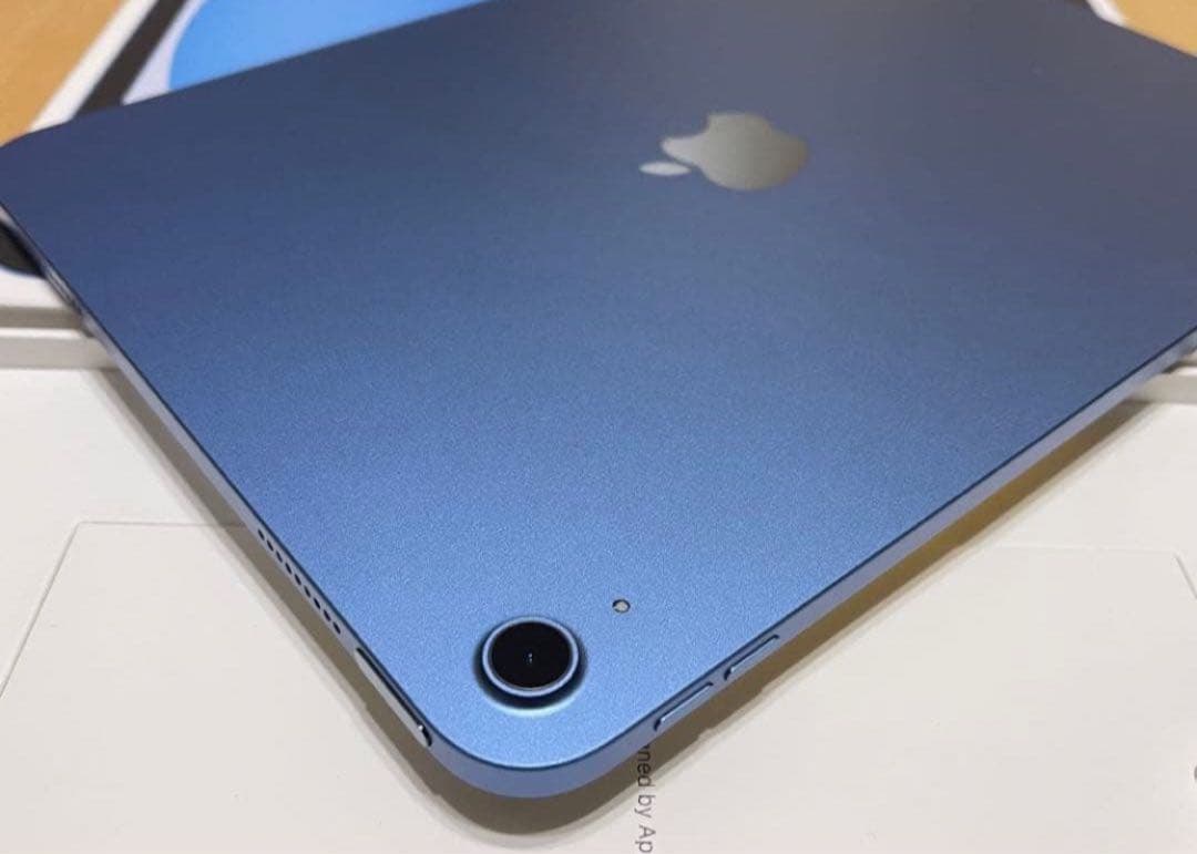 【超美品】iPad第11世代Wifiモデルキーボードとカバー付き