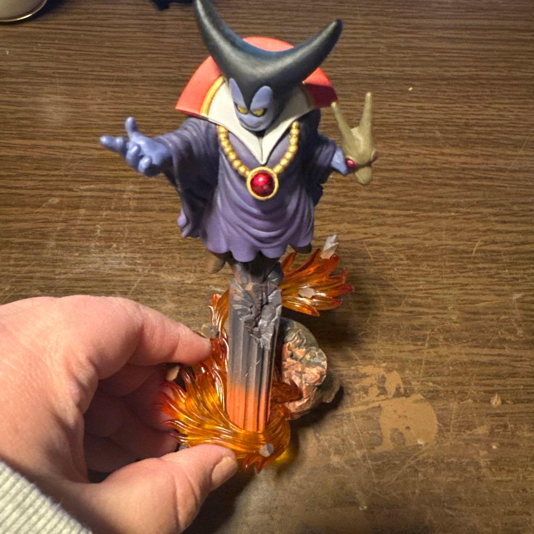 ドラゴンクエスト魔王 フィギュア 炎のエフェクト付き