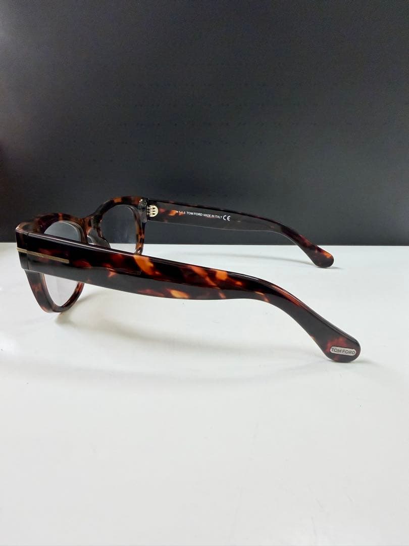 TOM FORD TF5040ケース付　サングラス　度なし　お値引き依頼機能ok