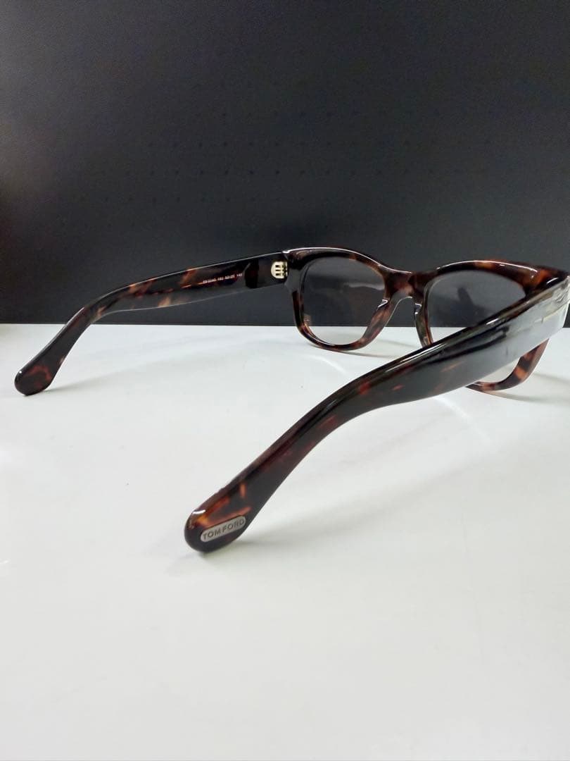 TOM FORD TF5040ケース付　サングラス　度なし　お値引き依頼機能ok