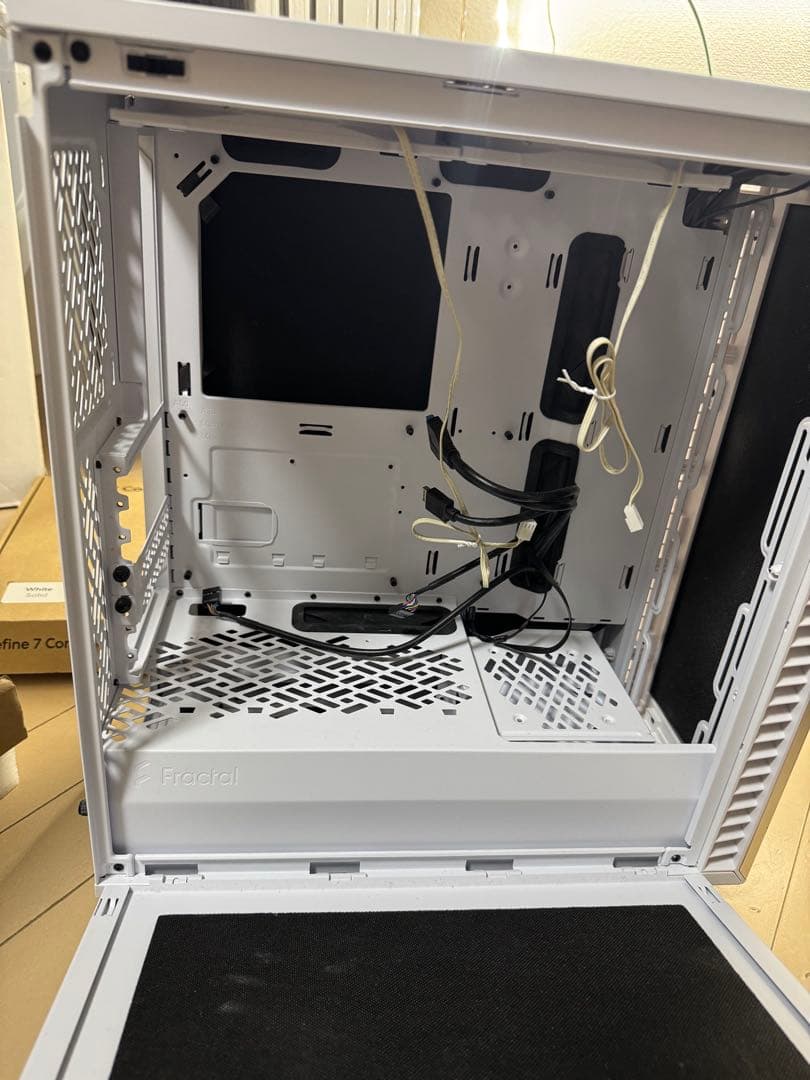 Fractal Define 7 Compact PCケース　白