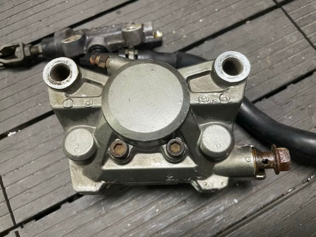 XJR400 4HM リアブレーキキャリパー　ジャンク品