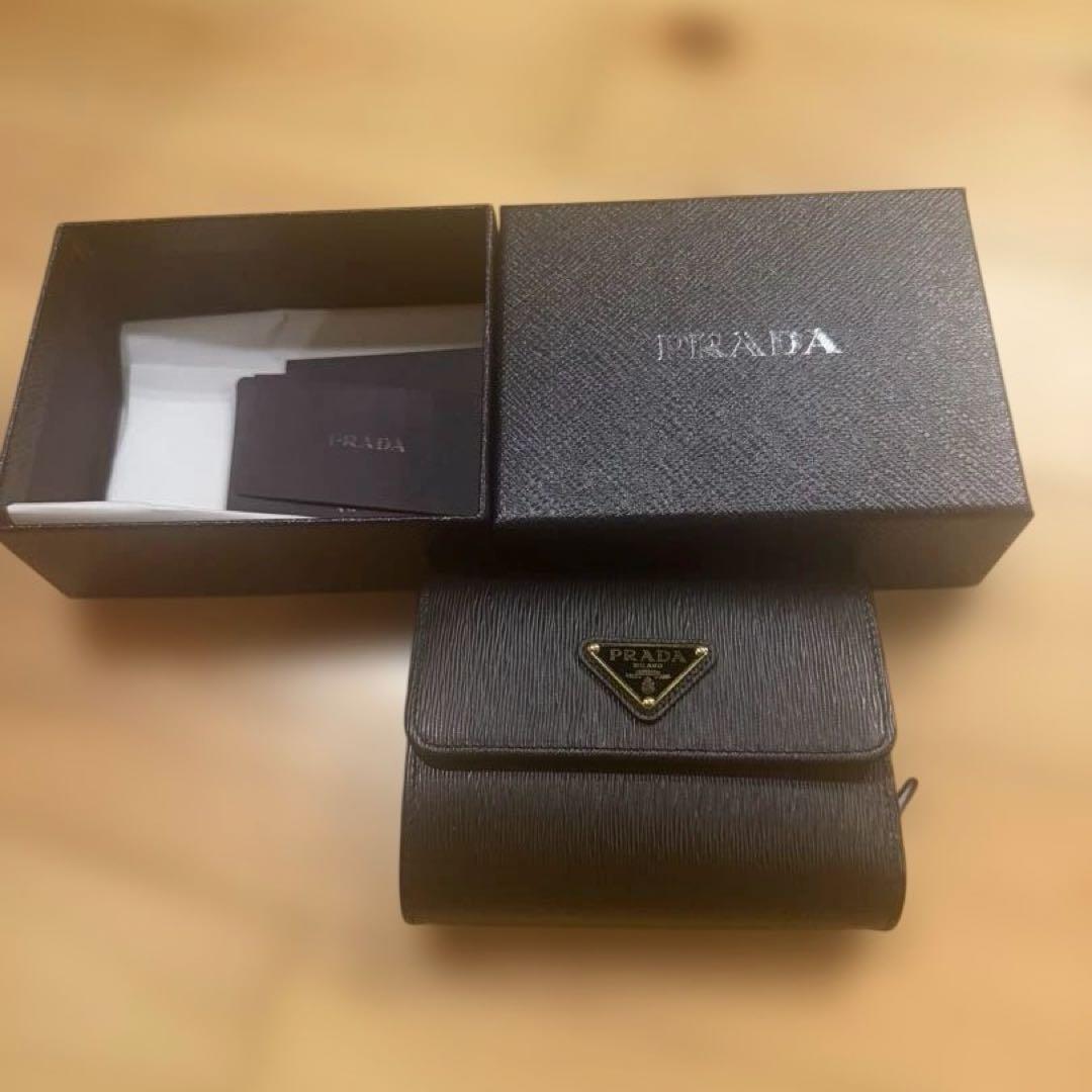 PRADA 三つ折り財布 黒 エピレザー