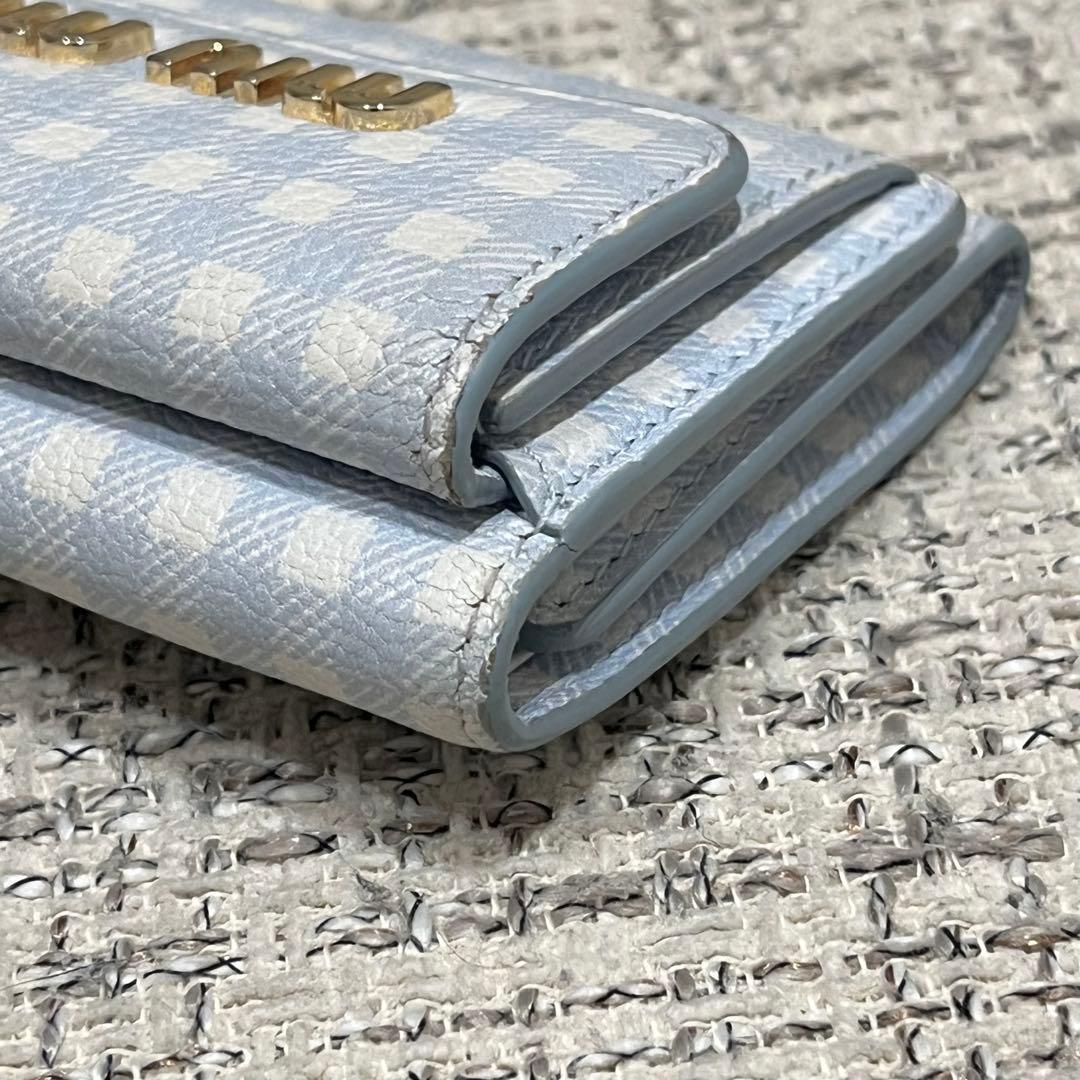 美品　ミュウミュウ　三つ折り　財布　ギンガムチェック　レザー　金具　ロゴ