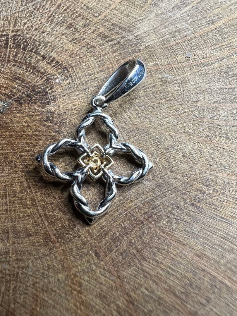【AVALANCHE】ネックレス　トップ　silver K10
