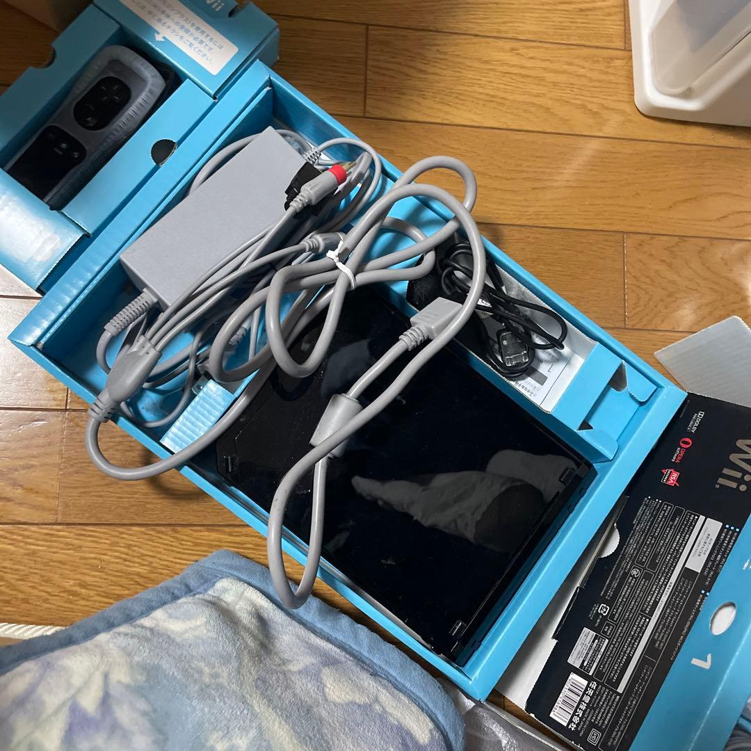 お値下げ中) Wii 本体 + ソフト4本 + D端子ケーブル