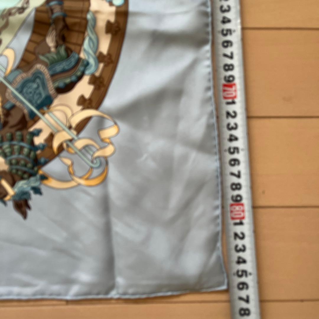 HERMÈS 馬と騎士のスカーフ