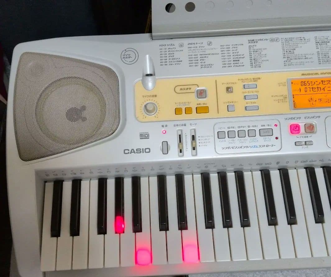 電子ピアノCASIO 光ナビゲーションキーボード　LK-201tv