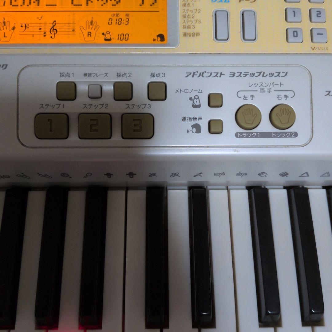 電子ピアノCASIO 光ナビゲーションキーボード　LK-201tv