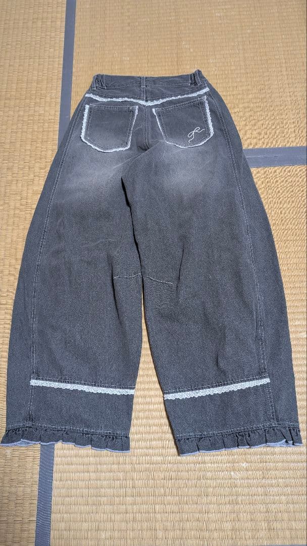 メリージェニー　バレルレッグリボンデニムパンツ　グレー