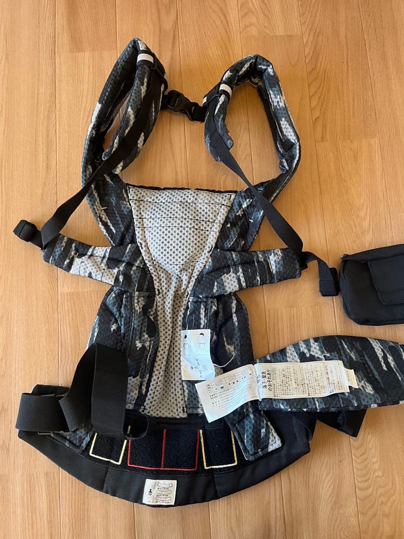 ergobaby エルゴベビー OMNI breeze ペイントブラック 迷彩