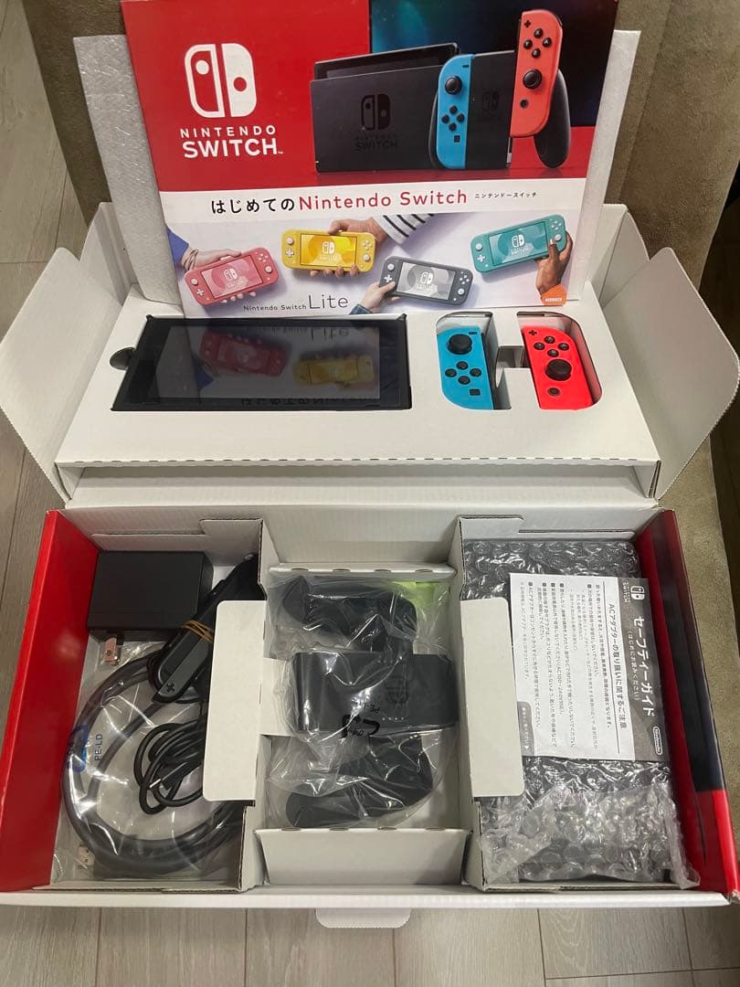 Nintendo Switch 青と赤のJoy-Con付き