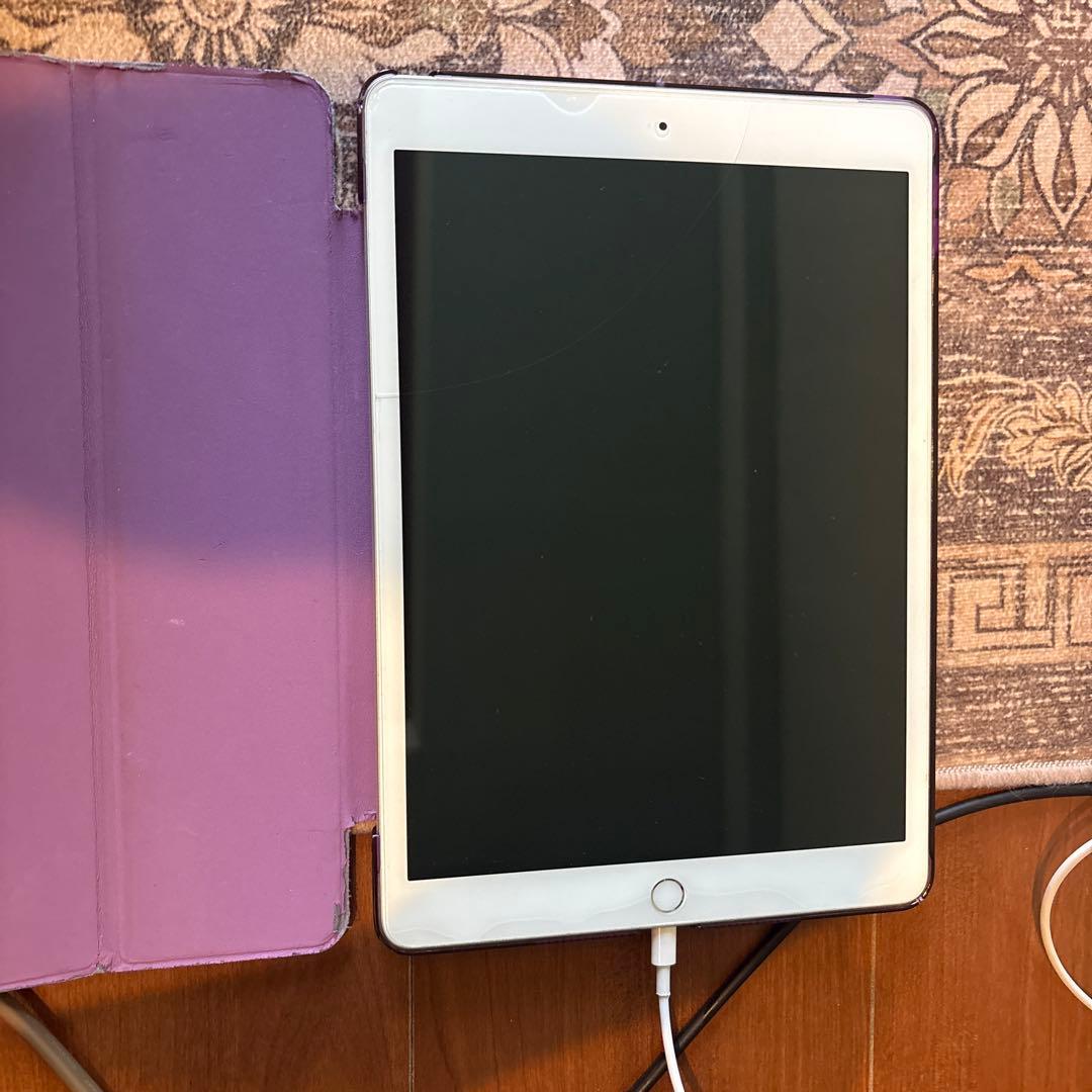 iPad（第8世代）Wi-Fi + Cellularモデル ホワイト