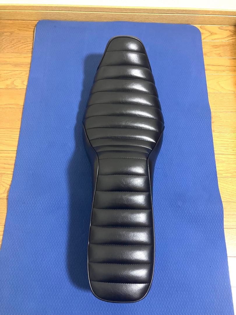 Tramp トランプ　キング&クイーン　シート　ハーレー　スポーツスター