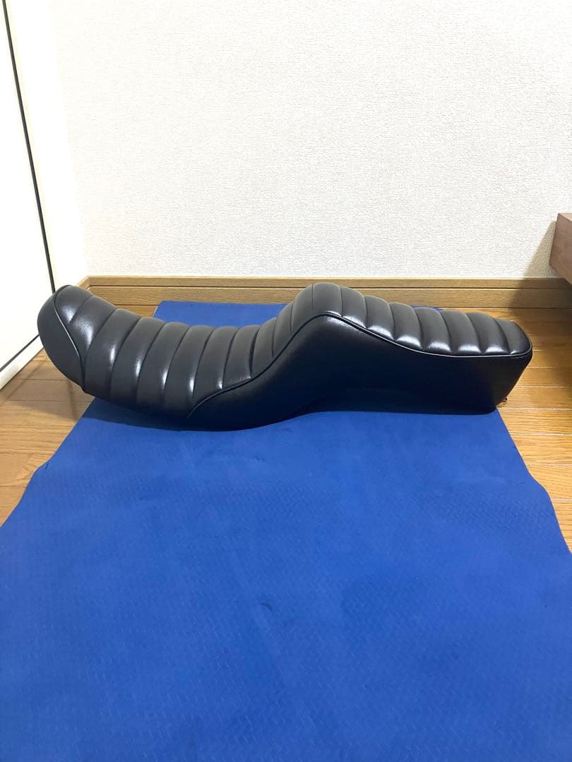 Tramp トランプ　キング&クイーン　シート　ハーレー　スポーツスター