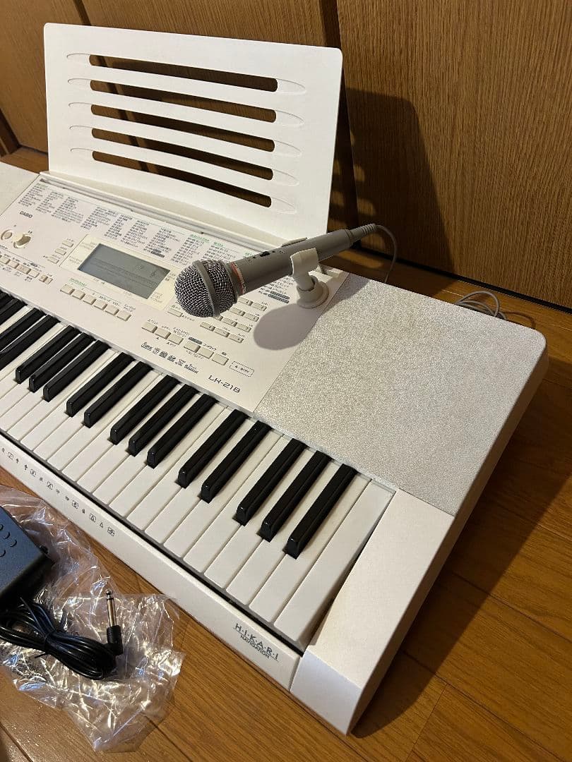 ペダル付き CASIO LK-218 CASIO 電子ピアノ　光ナビゲーション
