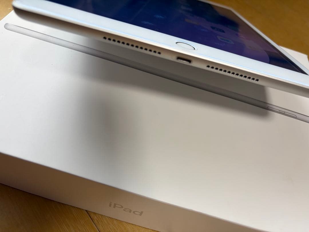 iPad (第7世代) シルバー 32GB Wi-Fi(美品)