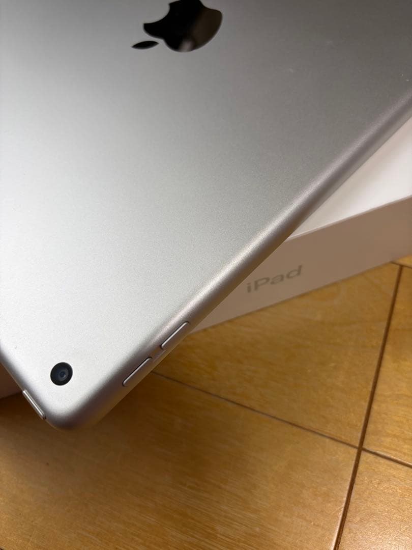 iPad (第7世代) シルバー 32GB Wi-Fi(美品)
