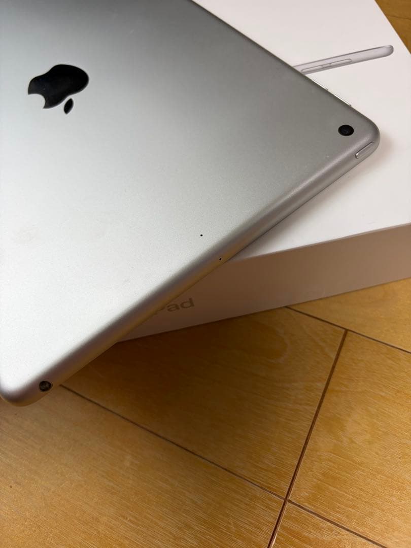 iPad (第7世代) シルバー 32GB Wi-Fi(美品)