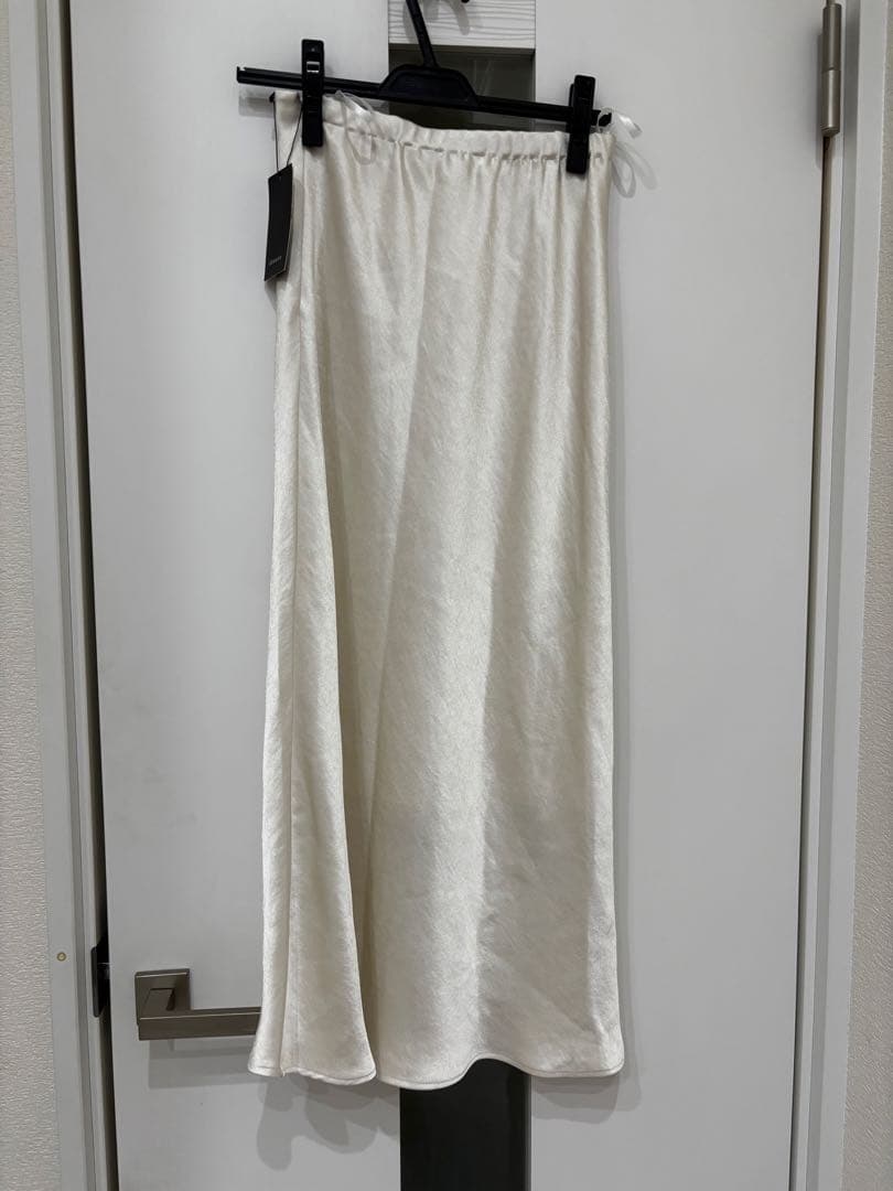 anuansサテンスカート