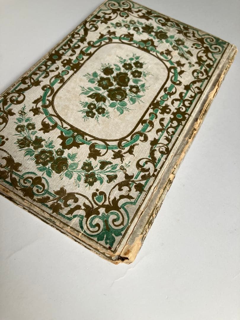希少　19世紀　フランスアンティーク　金彩の薔薇の表紙が美しい本　ジャンヌダルク