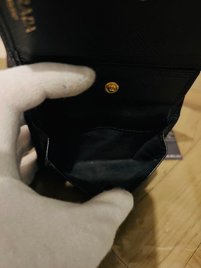 PRADA サフィアーノレザー 二つ折り財布 (ICチップ(RFID)搭載)