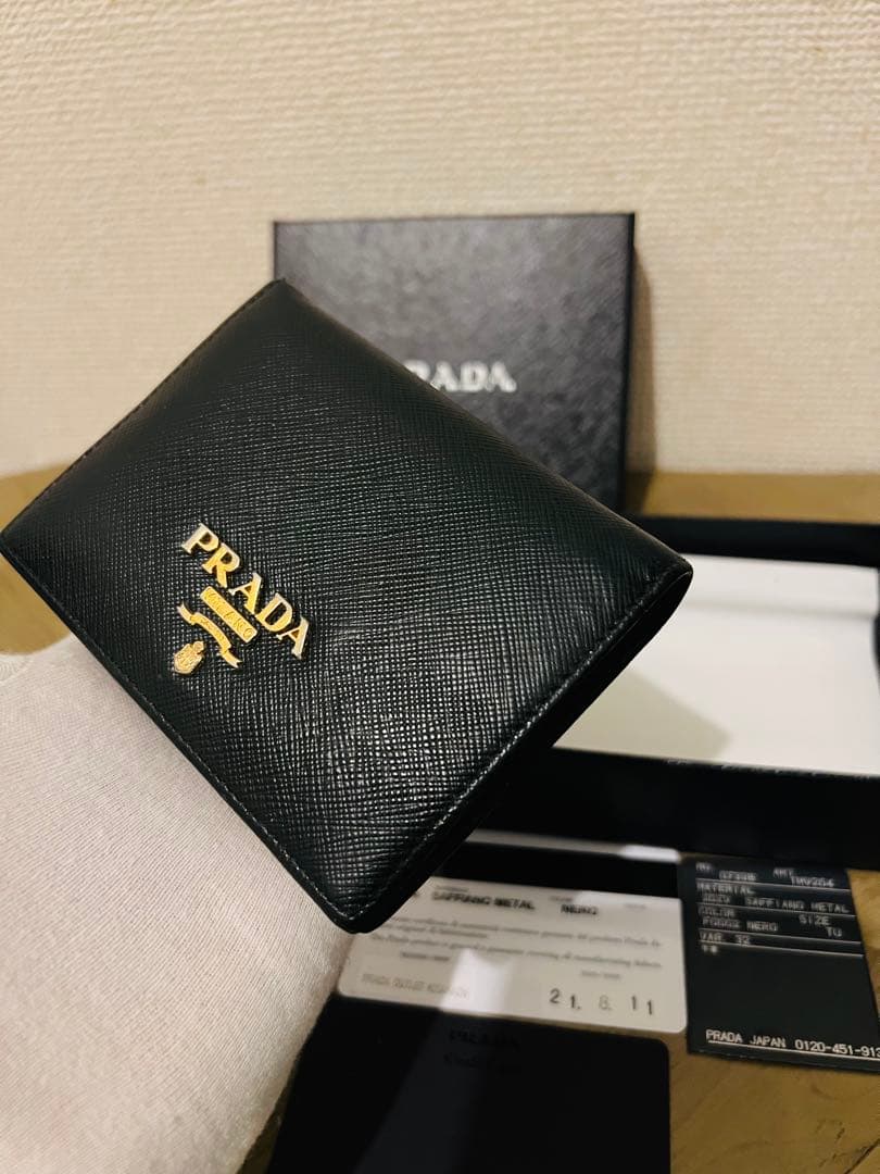 PRADA サフィアーノレザー 二つ折り財布 (ICチップ(RFID)搭載)
